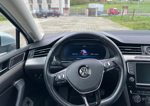 Volkswagen Passat cena 57600 przebieg: 283000, rok produkcji 2015 z Gdańsk małe 67